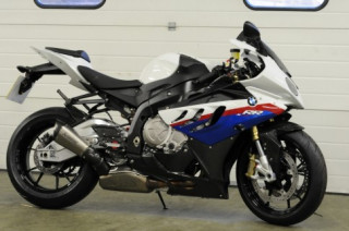 Đẳng cấp tốc độ BMW S1000RR ấn tượng với những món ăn chơi giá trị
