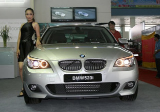  Euro Auto khuyến mãi cho BMW 523i Sport 