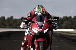 Honda CBR1000RR Fireblade SP 2017 có phải là phiên bản nâng cấp cách mạng ?