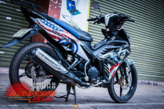 Siêu xế Exciter lên dàn áo bất đối xứng đậm chất Avenger