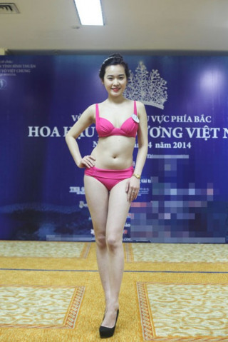 Thí sinh Hoa hậu Đại Dương lộ vòng eo ngấn mỡ