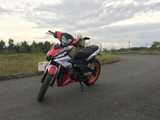Winner khoe thân với dàn chân 1 gắp đầy hầm hố