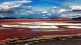 Ấn tượng hồ nước đỏ có một không hai thế giới