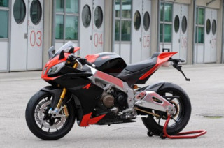  Aprilia RSV4 cạnh tranh với Ducati 1098 