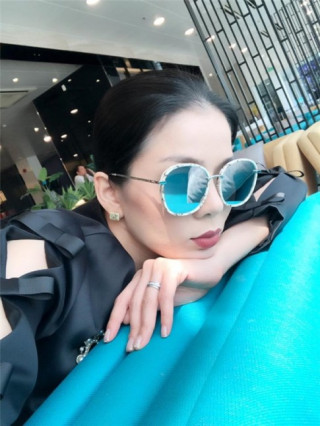 Elly Trần, Lệ Quyên mua trang sức siêu xinh ngày thần tài