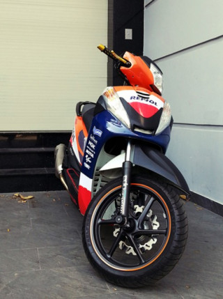  Honda SH300i biến thành phiên bản Repsol 
