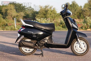  Mahindra Gusto - xe tay ga giá 700 USD 