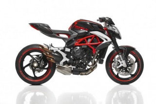 MV Agusta Brutale 800 2016 ra mắt phiên bản đặc biệt hợp tác cùng hãng lốp Pirelli