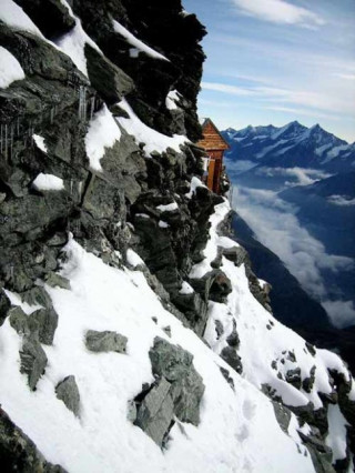 Nơi trú ẩn chênh vênh trên sườn núi Thụy Sĩ