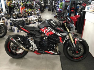 Suzuki GSR750 siêu ngầu trong phiên bản Scorpion Edition