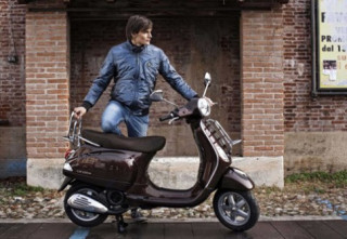  Vespa LX Touring - scooter cho những hành trình dài 