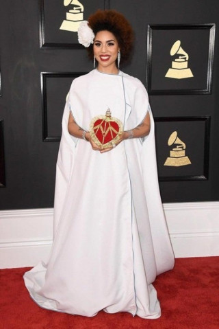 Bất ngờ với bộ váy độc đáo nhất Grammy 2017