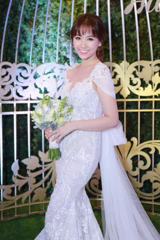 Hari Won có lẽ muốn quên kiểu mặc này