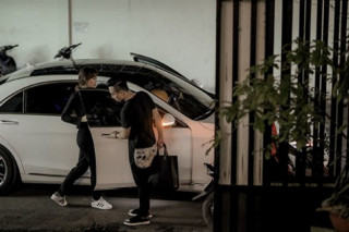 Trấn Thành - Hari Won ngọt ngào, say đắm khi đi chụp hình cưới