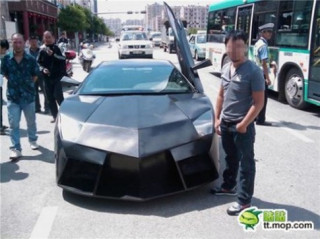  Lamborghini Aventador ‘nhái’ bị cảnh sát giữ 