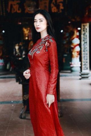 ‘’Đả nữ‘’ Ngô Thanh Vân e ấp bất ngờ với áo dài đỏ thắm