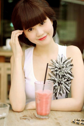 Để tóc mái ngây thơ như Ngọc Trinh