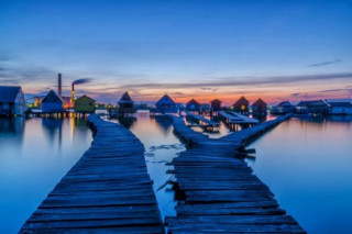 Bí ẩn ngôi làng nổi hẻo lánh, đẹp như tranh ở Hungary