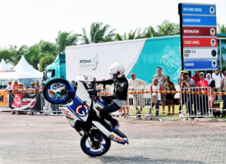  Biểu diễn môtô trước vòng đua MotoGP tại Malaysia 