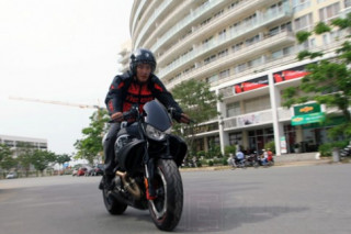  ‘Cầm cương’ mãnh thú Buell 1125CR trên phố Sài Gòn 