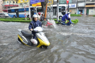 Đi xe tay ga, lỡ ngập nước thì cần phải xử lý làm sao?