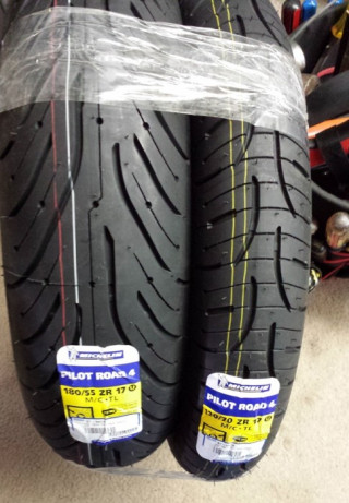 Lốp PKL MICHELIN PILOT ROAD 4 chính hãng giá mềm