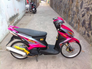 Luvias 125 độ bánh căm nhẹ nhàng thanh thoát.