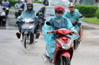 Mẹo hay khi chạy xe qua những đoạn đường ngập lụt