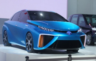  Toyota FCV – sedan chạy điện mới 