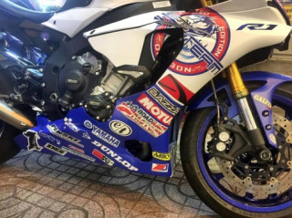Yamaha R1 lộng lẫy với bộ áo đấu cùng dàn pô hàng hiệu