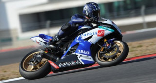 Yamaha R6 trang bị đầy đủ đồ chơi của trường đua