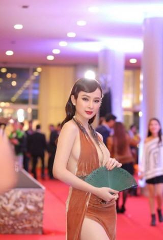 Angela Phương Trinh công phá showbiz bằng gu thời trang khoe ‘siêu vòng 3’ nhiều đến phát ngán