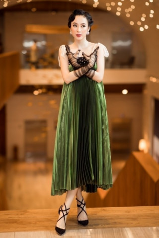 Cứ tưởng Angela Phương Trinh diện chiếc váy này ‘thảm họa’ lắm rồi cho đến khi nhìn thấy Bảo Anh