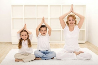 Giảm cân sau sinh hiệu quả với 5 bài tập yoga tại nhà