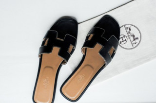 Hermès Oran sandals - ‘Đôi dép không bao giờ lỗi mốt’ hứa hẹn gây bão hè này
