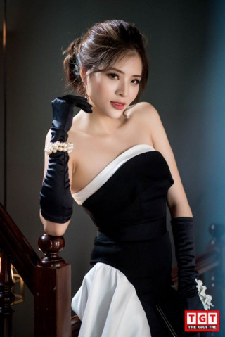 Hoa hậu Phan Hoàng Thu khoe vẻ sexy với style công nương
