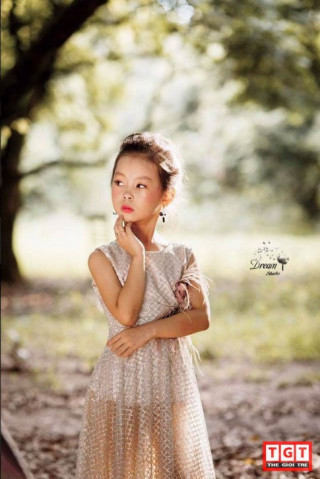 Nhóc tỳ 8 tuổi Hà Thành sành điệu như Fashionista