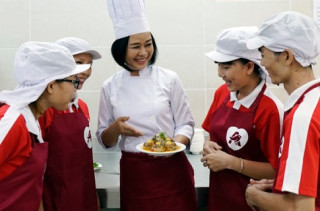 Cô Diệu Thảo cùng Auchan Việt Nam mang đến những món ngon cho người Việt