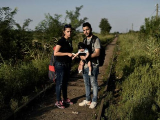 Hành trình tị nạn chân thực của em bé Iraq 4 tháng tuổi