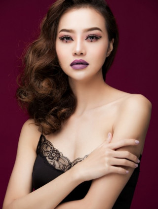Hậu dao kéo, hoa hậu Việt này ngày càng tự tin khoe vòng 1 nóng bỏng