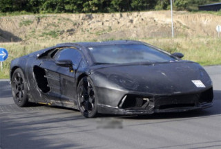  Lamborghini bí mật ra mắt mẫu xe thay thế Murcielago 