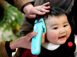 Mách mẹ bí quyết cắt tóc cho con lần đầu