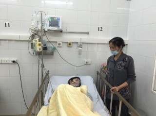 Một nữ bệnh nhân bị biến chứng do thủy đậu, đang trong tình trạng nguy kịch