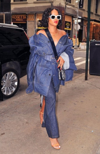 Những bộ cánh “nhìn hết muốn ăn thịt mỡ” của Rihanna!