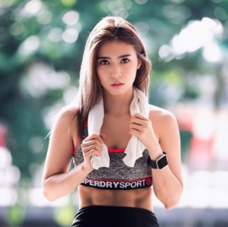 Phát ghen với vòng 2 nổi múi của cô giáo yoga xinh nhất Malaysia