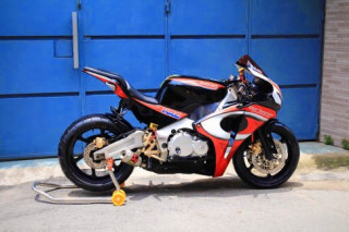 Quá tuyệt cho chiếc CBR400 lấy ý tưởng từ Ducati 1199 Panigale carbonin