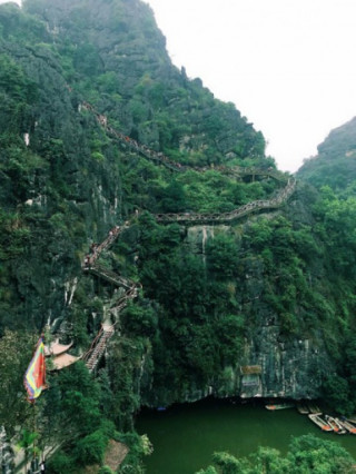  Xây dựng không phép 2.000 bậc bêtông lên núi ở Tràng An cổ	