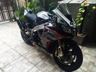 Aprilia RSV4 trong bản độ siêu khủng với dàn đồ chơi hàng hiệu