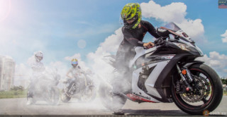 Hàng khủng ZX10R mạnh mẽ tạo dáng tại Sài Gòn