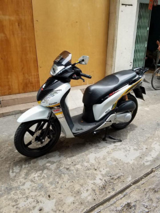 Honda SH độ nhẹ nhưng ấn tượng với dàn đồ chơi hàng hiệu